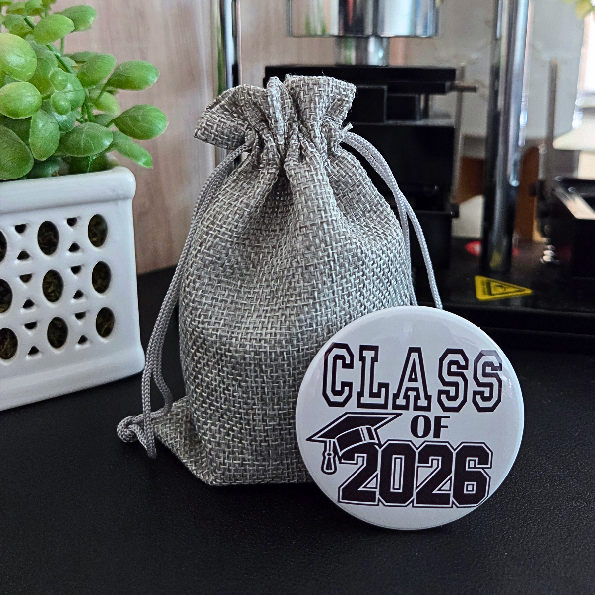 GRADUATION Gift Box with 9 Photo Magnets {ROUND}