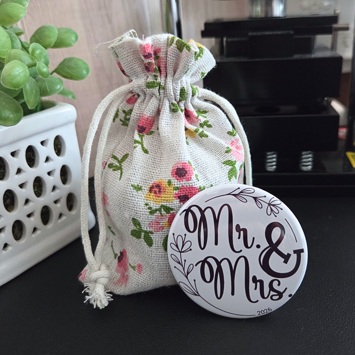 Wedding Gift Box with 9 Photo Magnets {ROUND}