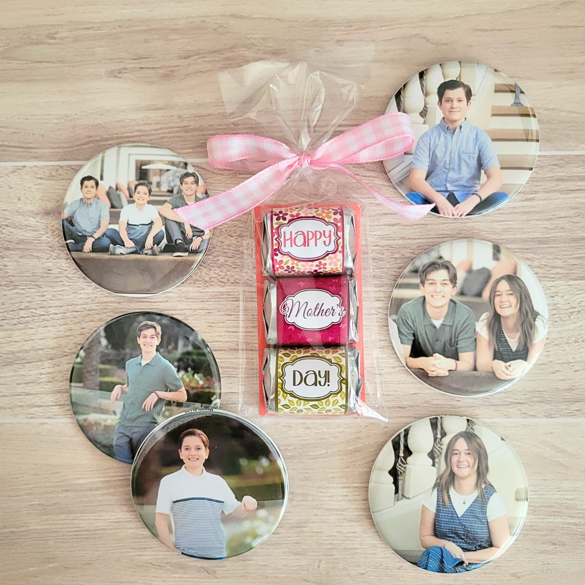 You choose 12 pictures for the Mother's Day gift Bundle